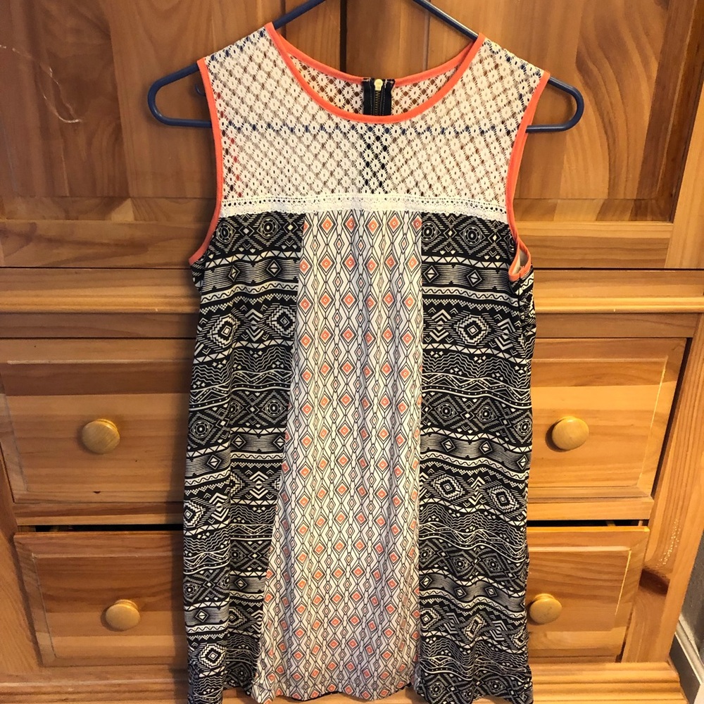 Dresses - Picture 6 of 8